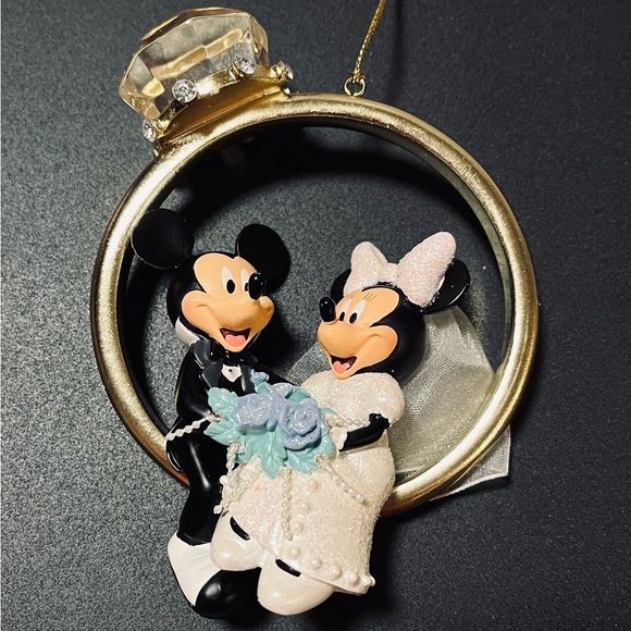 Mickey and Minnie Bride and Groom ornament. - Picture 1 of 12